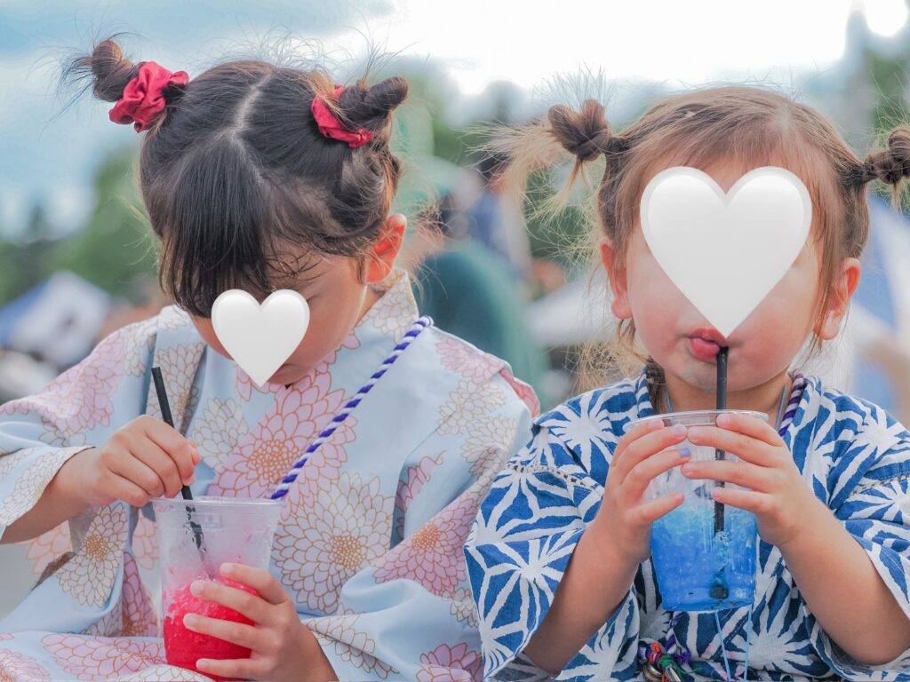 2人でかき氷を食べてる姿